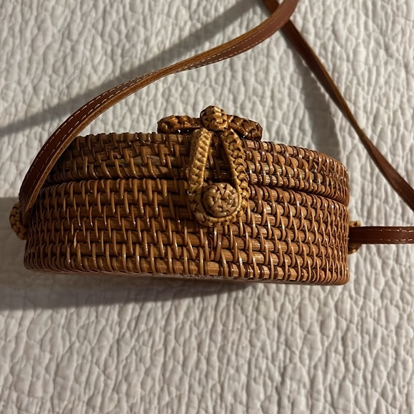 Super Cute Wicker and Leather CrossBody Bag - Picture 4 of 5